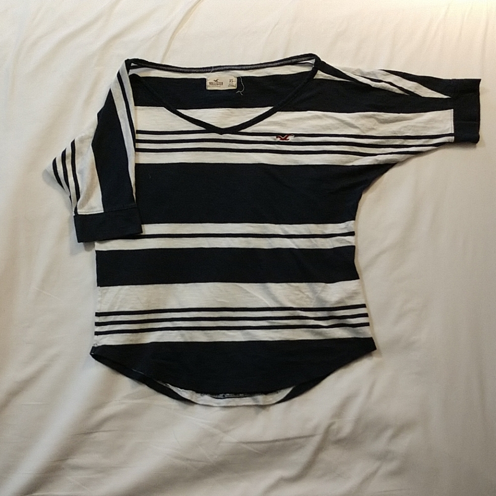 Hollister shallow v tee